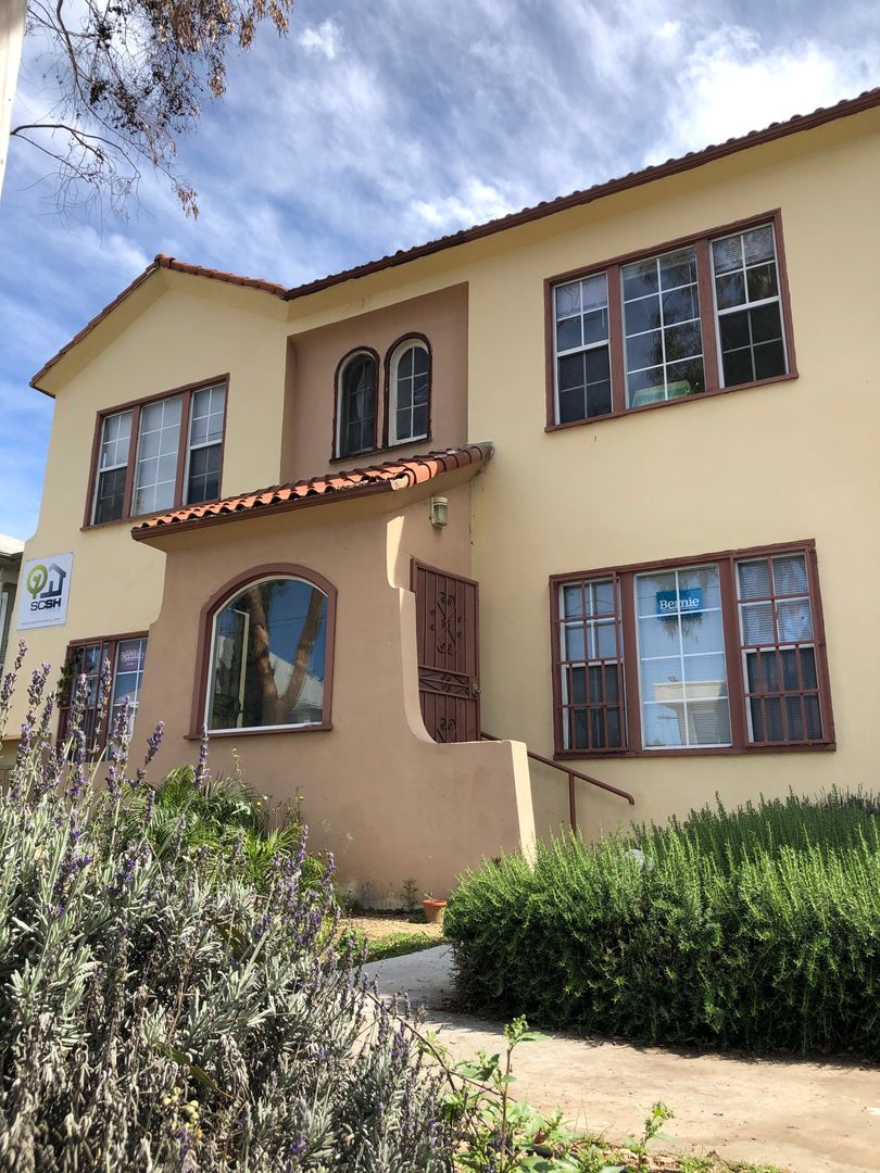 Los Angeles Apartment: 2666 Orchard Avenue