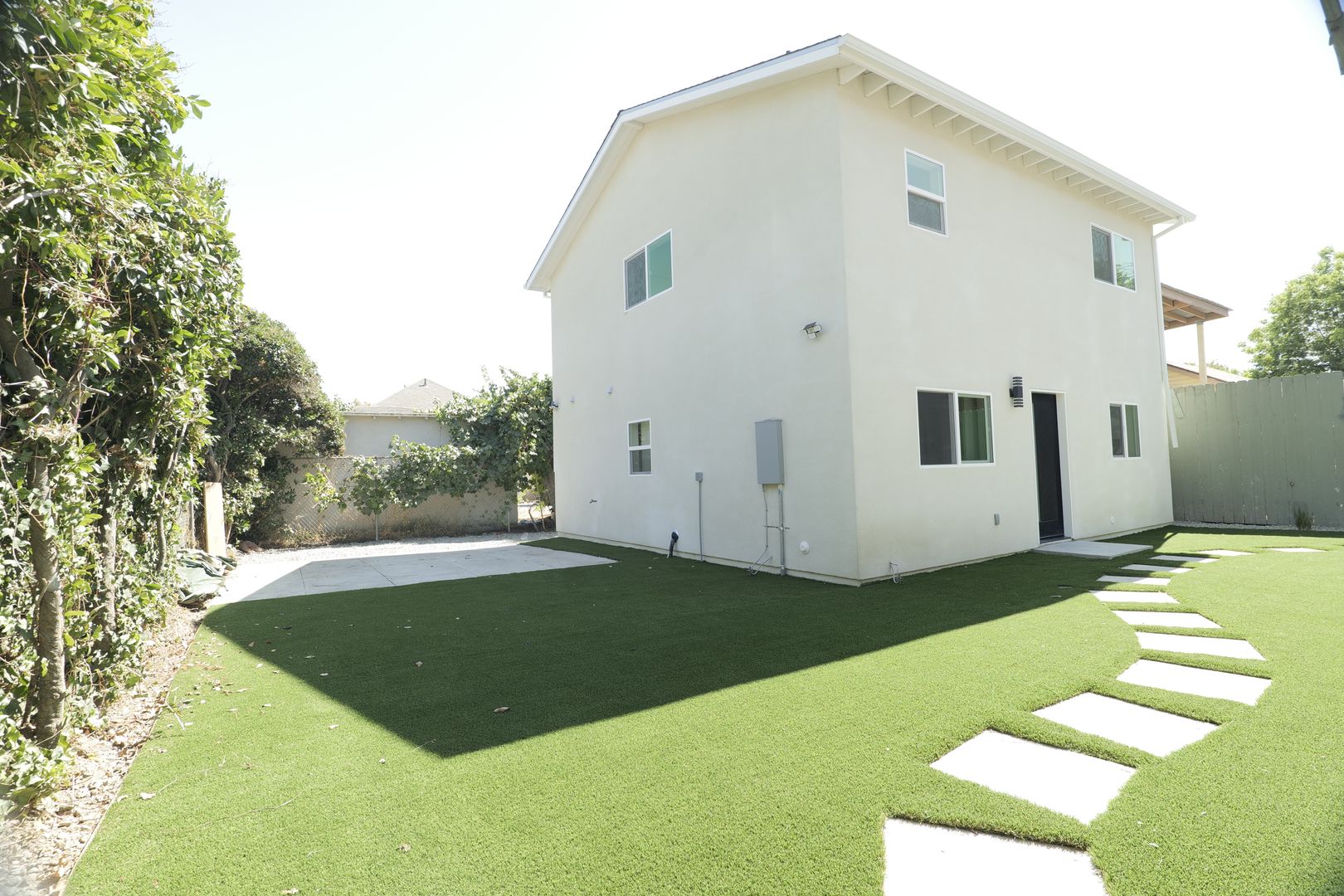 Los Angeles Apartment: 1340 West 30th Street