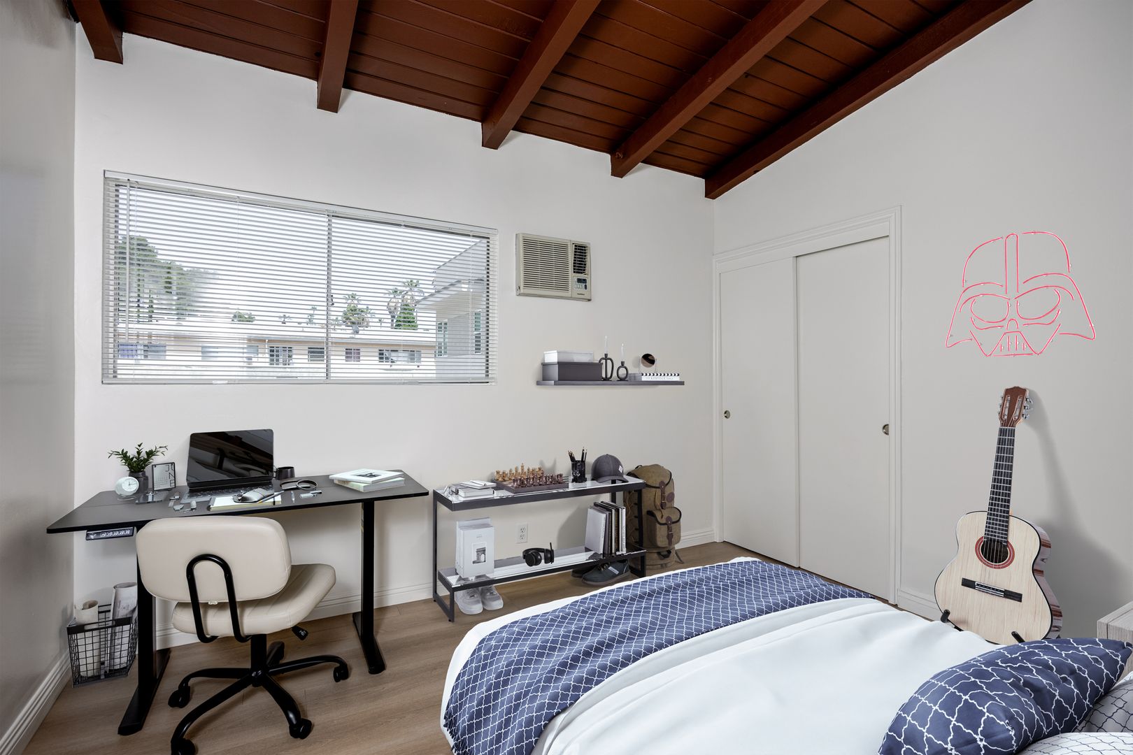Los Angeles Apartment: 3620 South Budlong Avenue