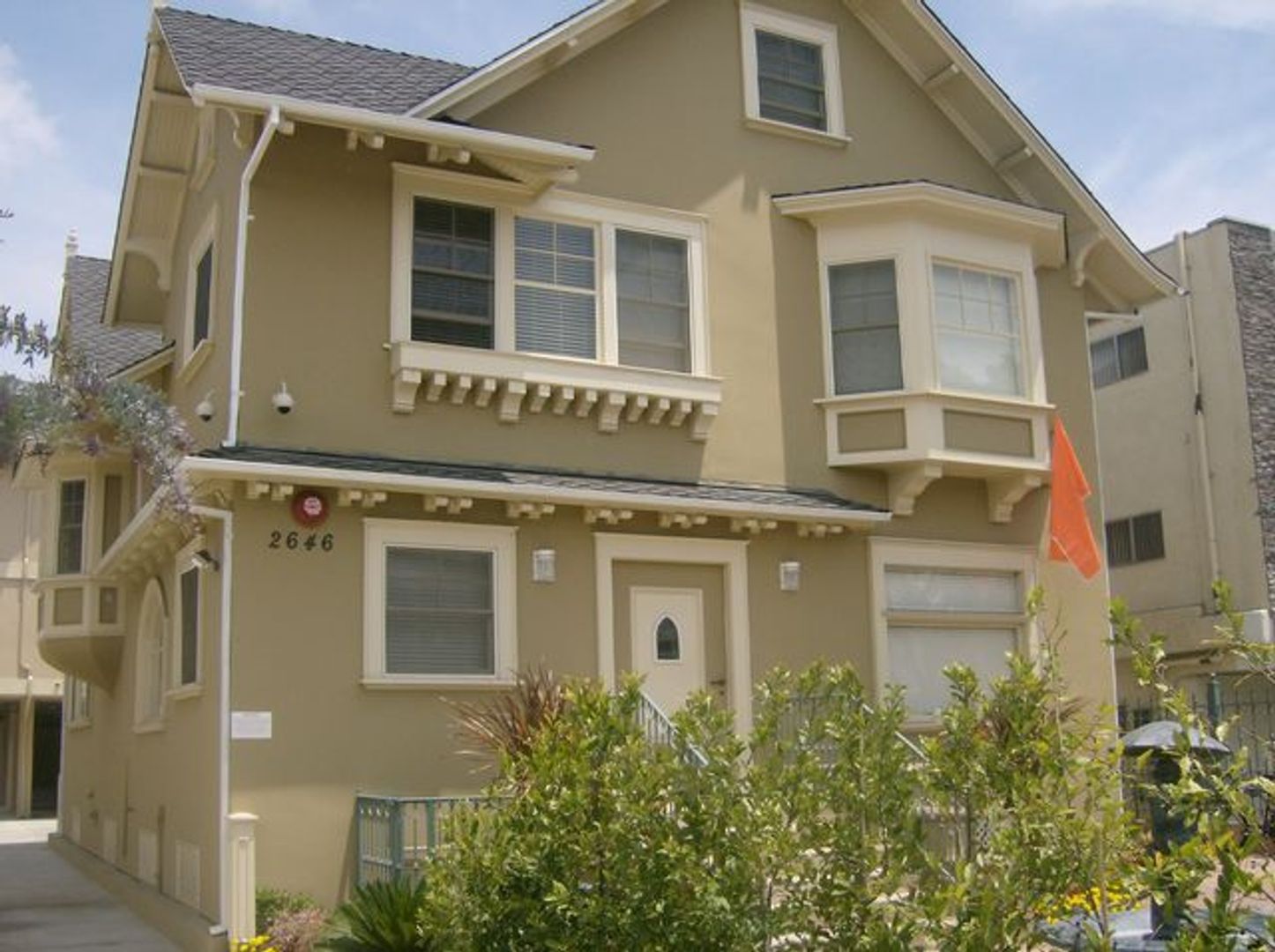 Los Angeles Apartment: 2644 - 2646 Ellendale Pl