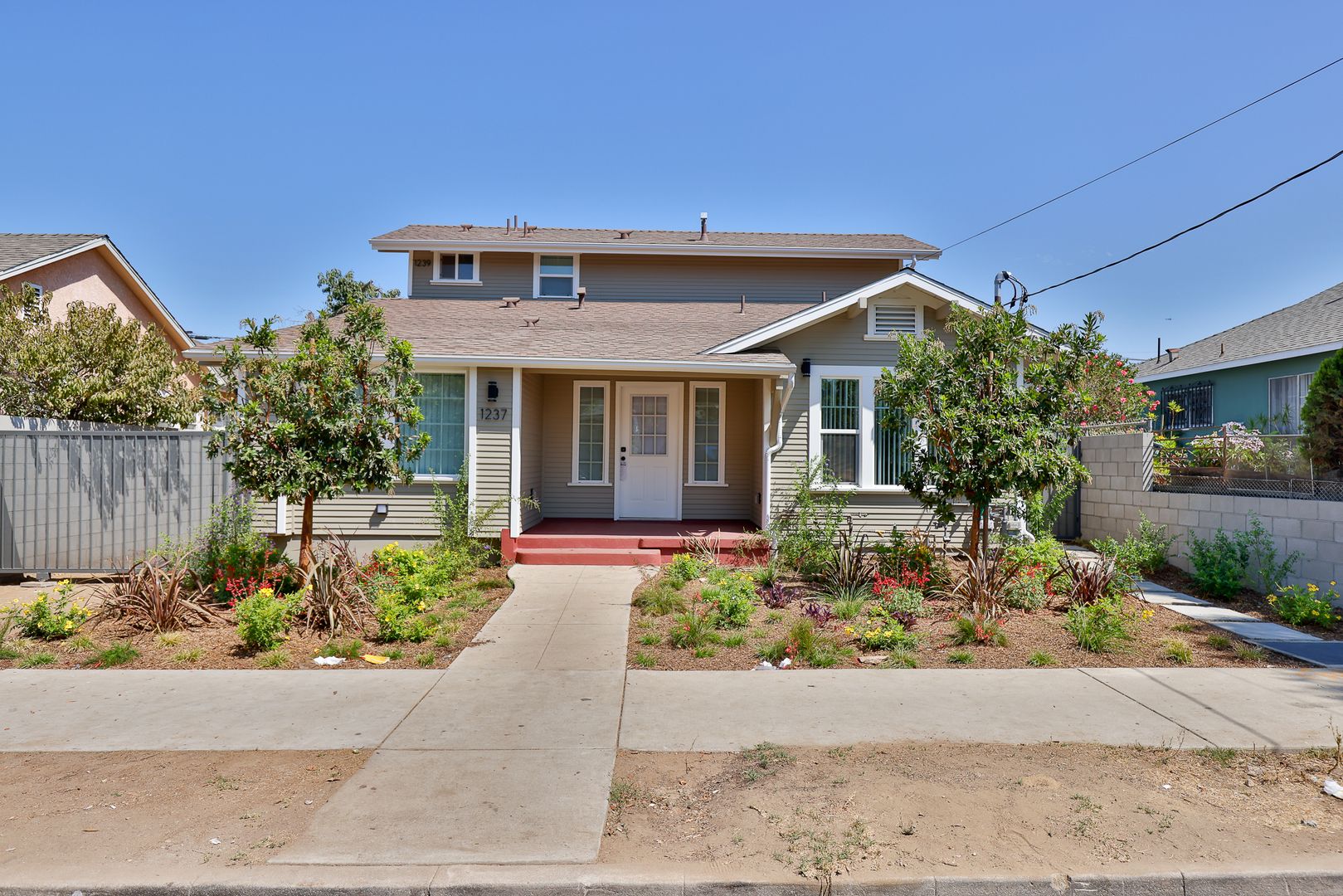 Los Angeles Apartment: 1237 West 25th St