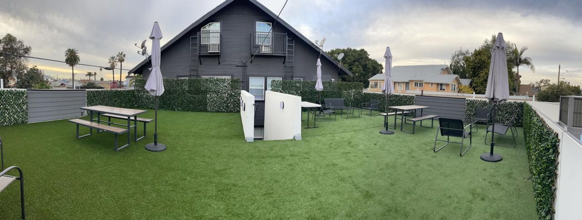 Los Angeles Apartment: 2928-2930 1/2 Walton Avenue
