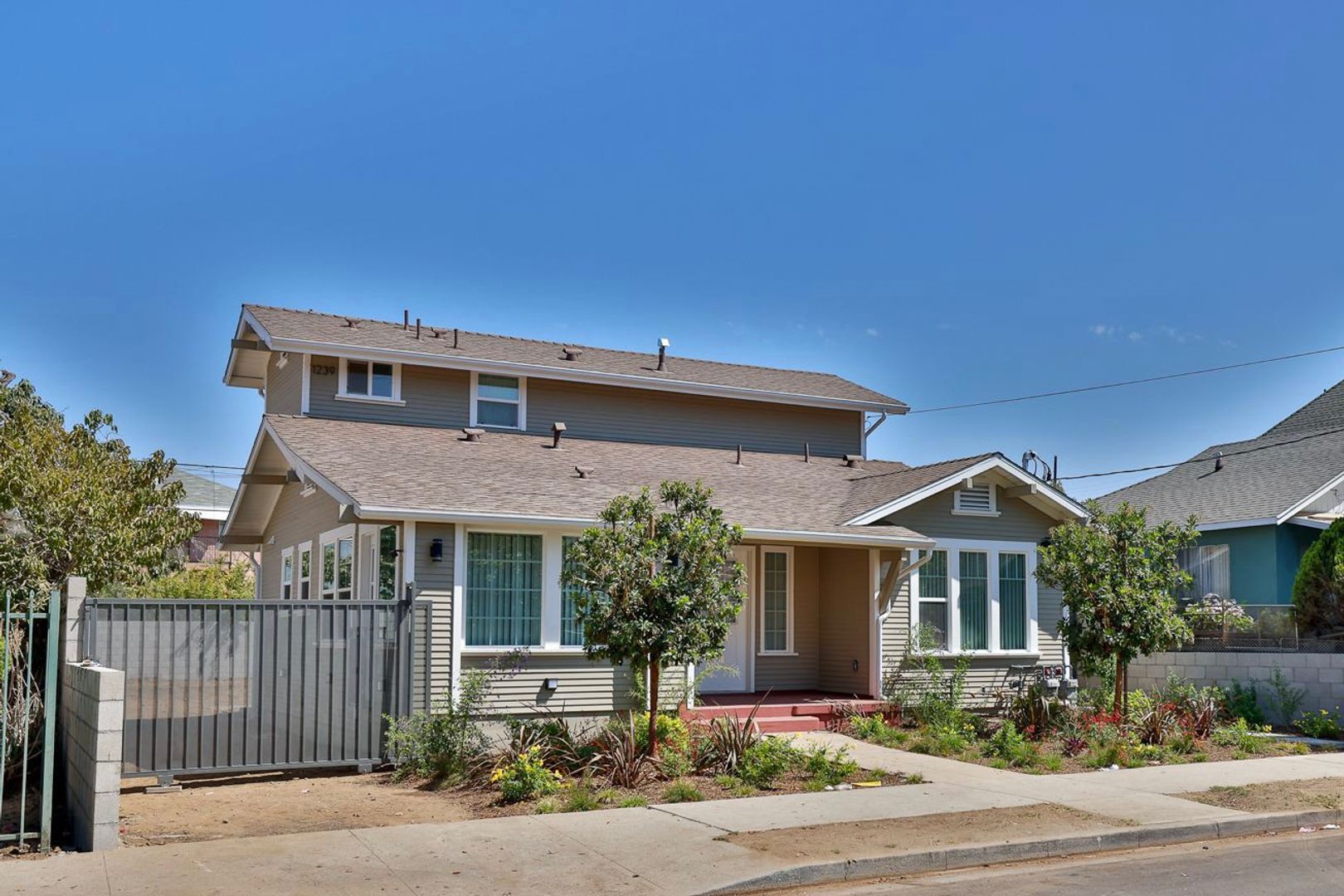 Los Angeles Apartment: 1237 West 25th St