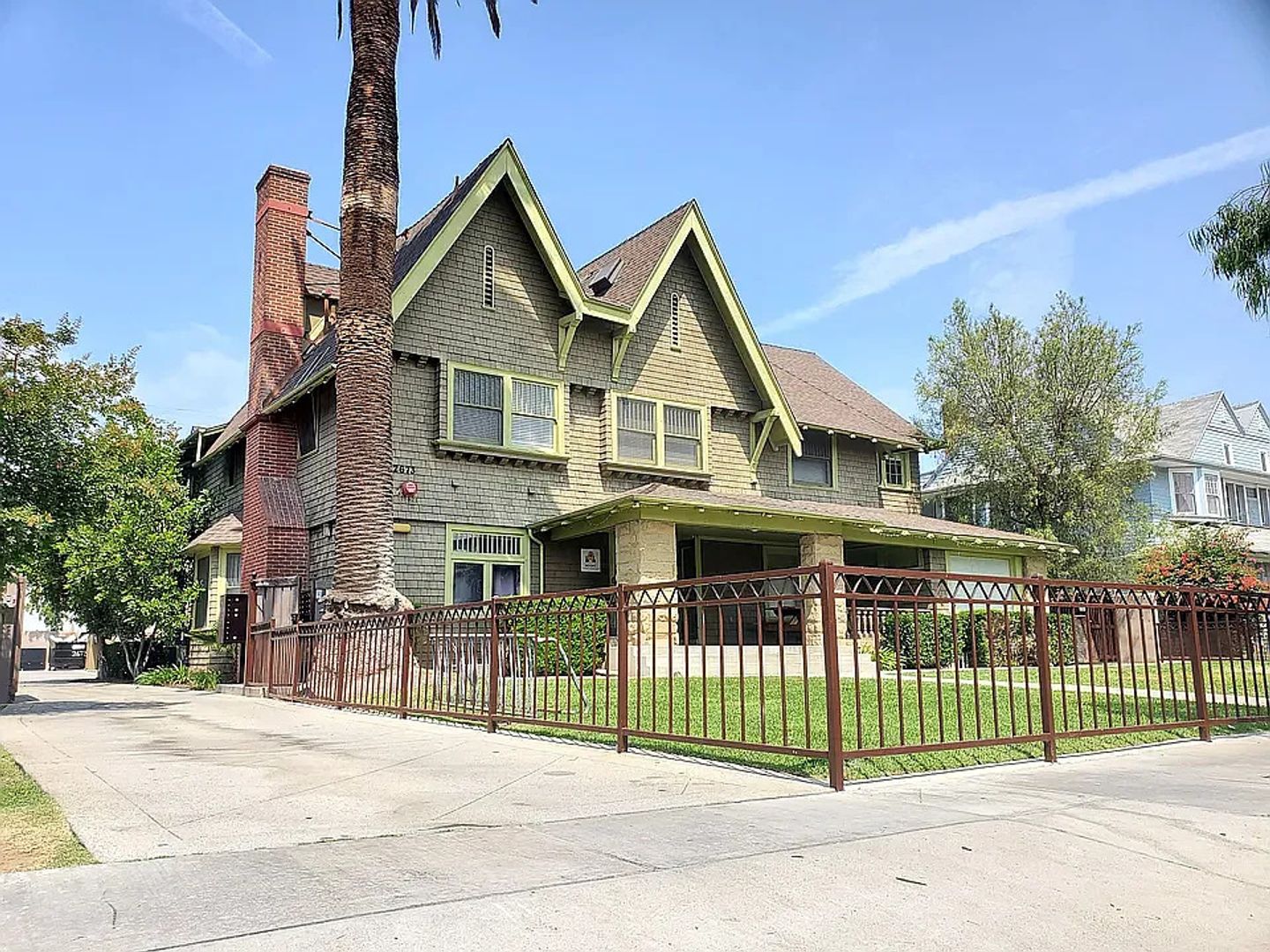 Los Angeles Apartment: 2667-2677  Menlo Ave