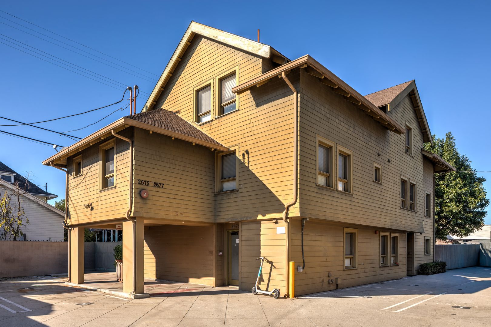 Los Angeles Apartment: 2667-2673  Menlo Ave