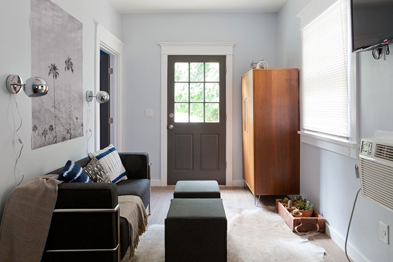 Los Angeles Apartment: 1236 West 30th Street