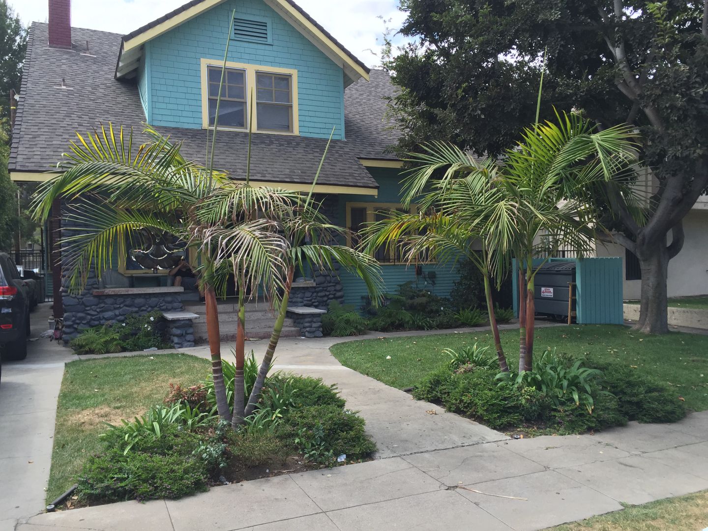 Los Angeles Apartment: 1236 West 30th Street