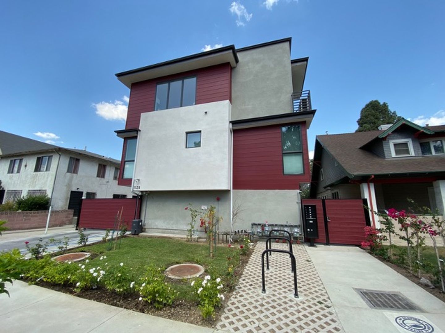 Los Angeles Apartment: 1129 West 37th Street