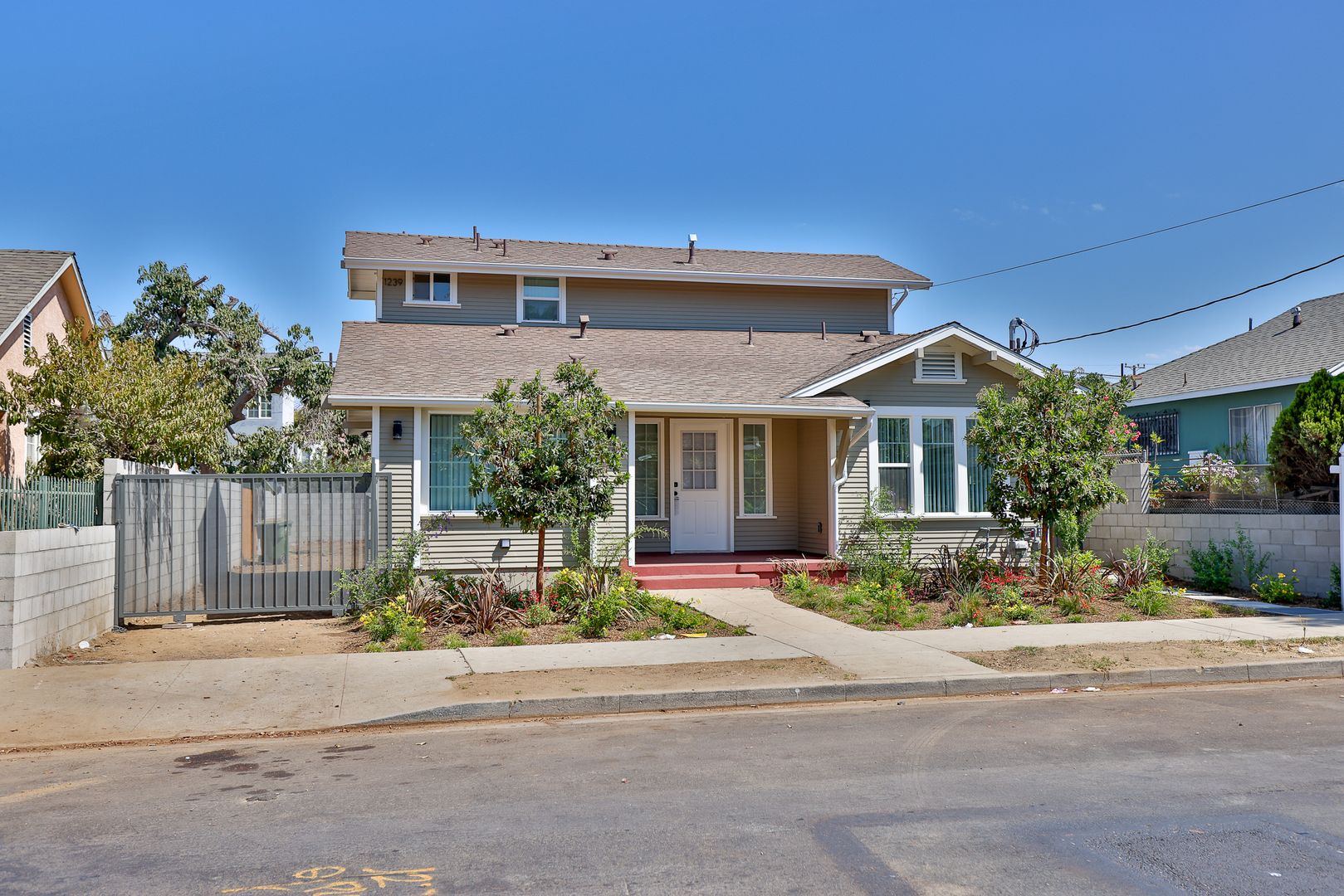 Los Angeles Apartment: 1237 West 25th St