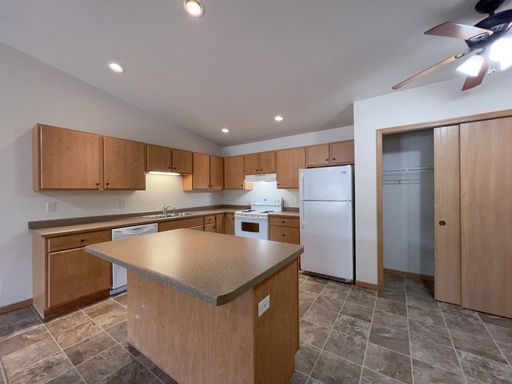 Willow Estates Apartment Community – photo 1