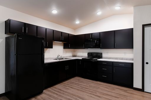 SCS Marshfield Apartment Community – photo 1