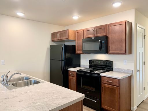 SCS Fox Point Apartment Community – photo 1