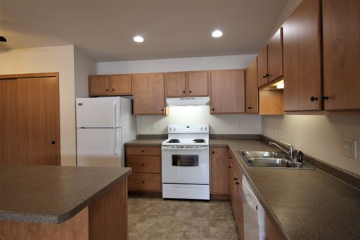 Willow Estates Apartment Community – photo 1