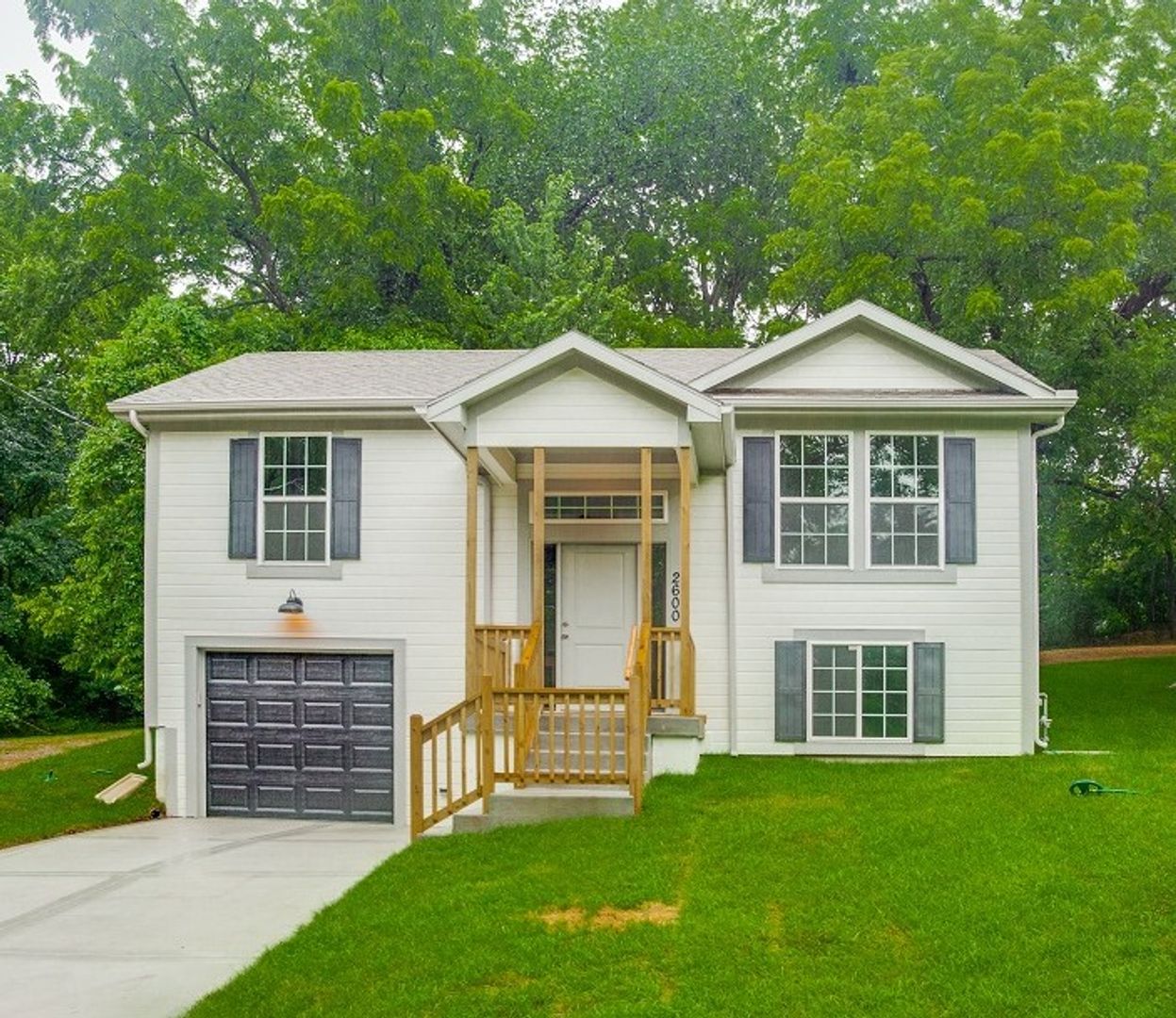 Avondale House: 2600 Lyons St