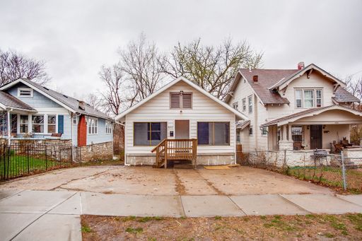 Check out this 3 Bedroom 1 Bath Home in Kansas City! – photo 1