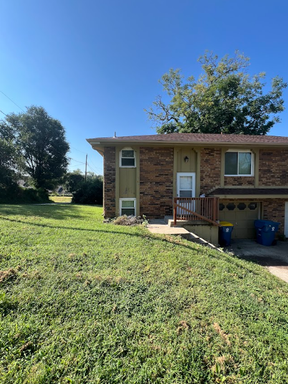 Cozy & Comfortable Living in Sugar Creek – photo 1