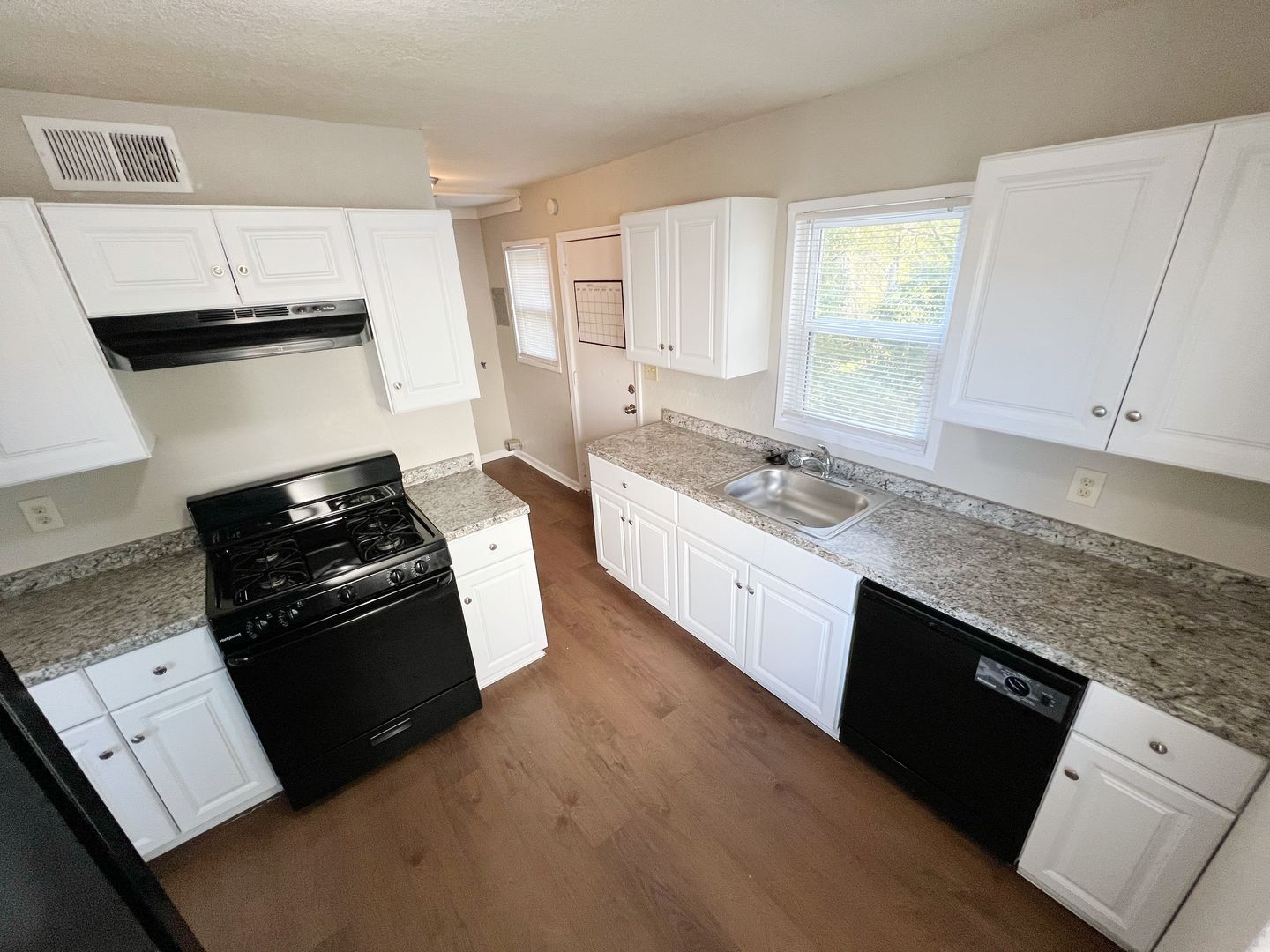 Kansas City Apartment: 9512-9514 Charlotte St