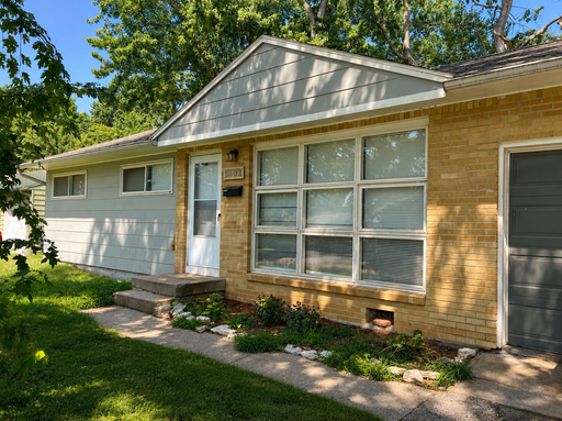 Charming Home with Hardwood Floors & Spacious Backyard! – photo 1