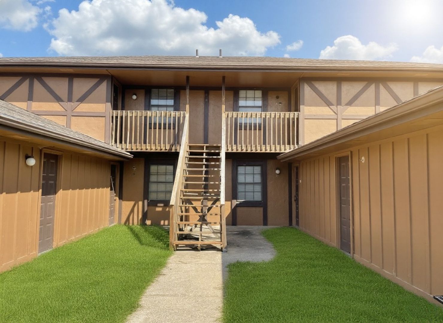 Blue Springs Apartment: 2100 SW 9th St