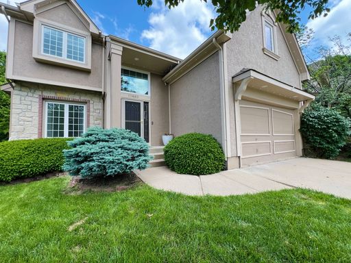 Charming 3-Bedroom Home with Spacious Backyard in Overland Park – photo 1