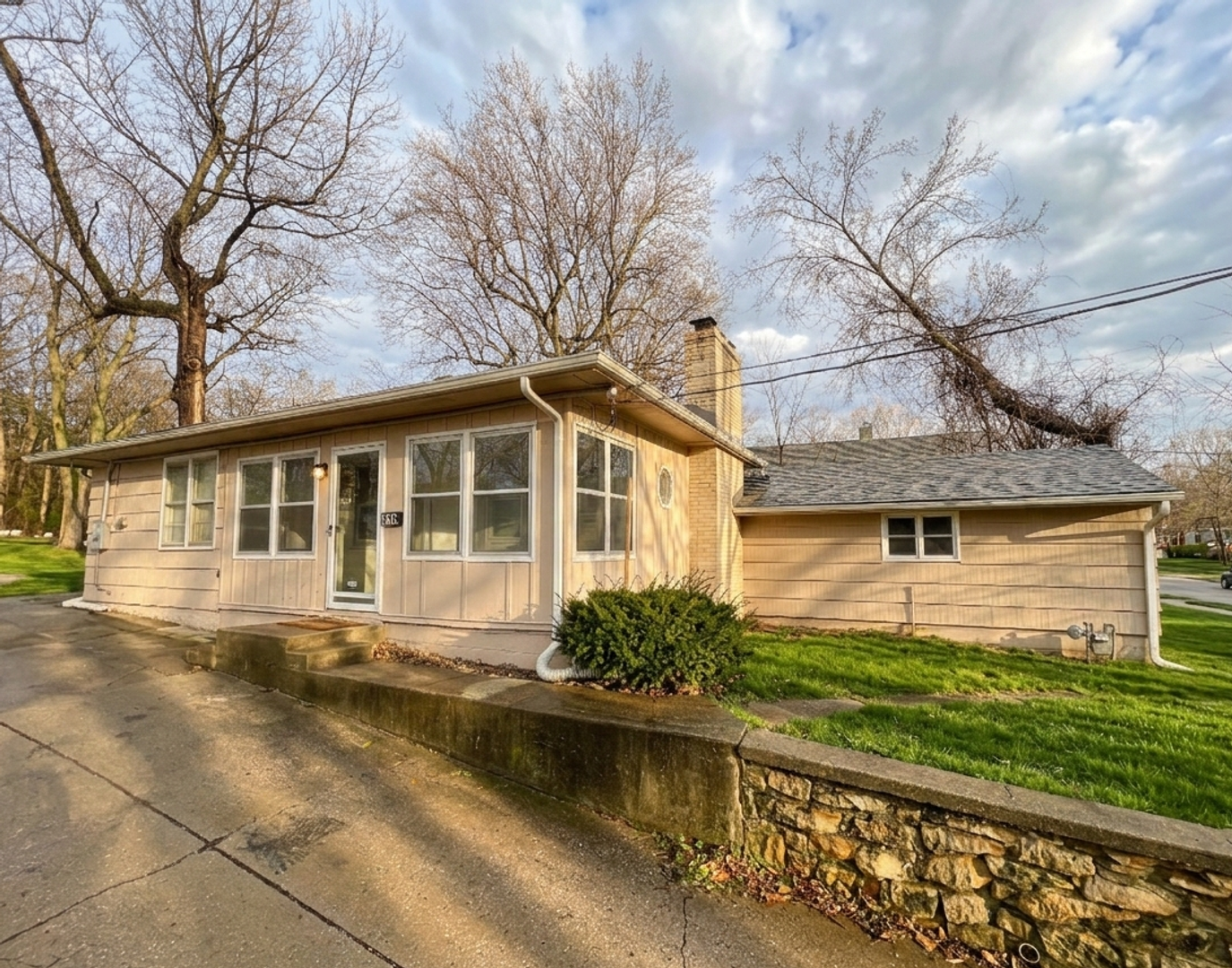 Independence House: 1413 S Sterling Ave