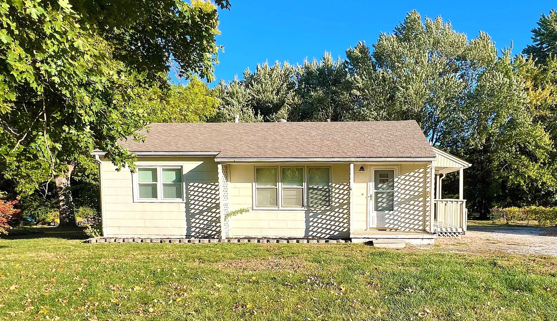 Belton House: 208 Myron Ave