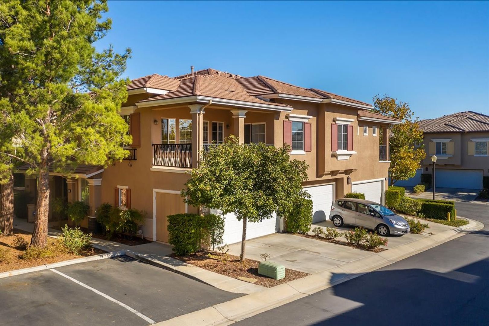 Valencia House: 24207 Larkspur Ct