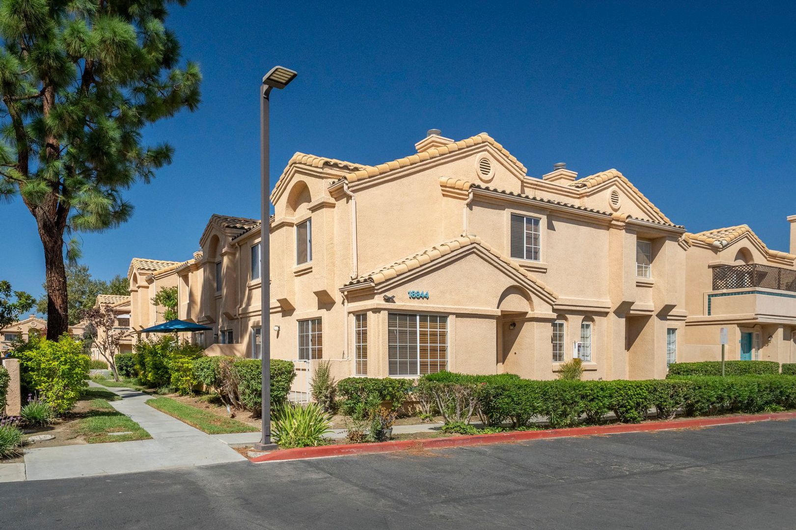 Newhall Townhome: 18844 Vista Del Canon #F