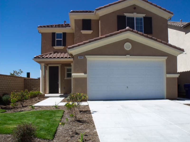 Saugus House: 19845 Christopher Lane