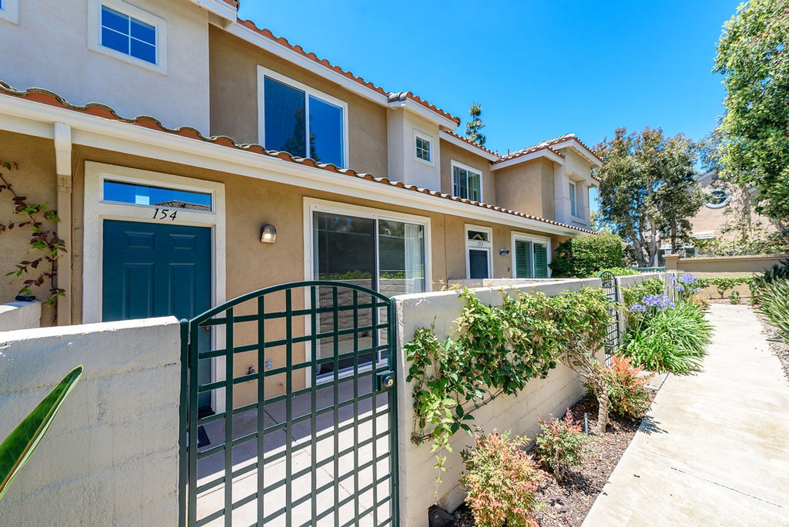 San Diego Townhome: 4148 Via Candidiz, #154