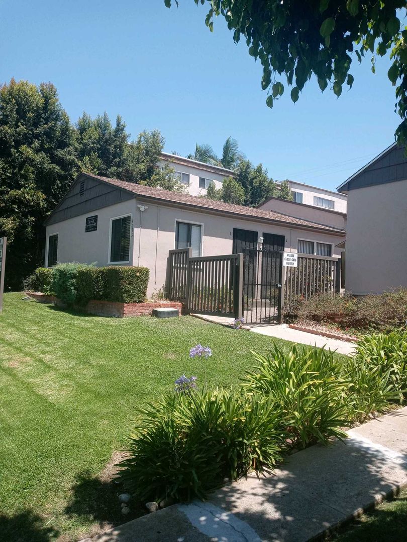 San Diego Apartment: 4053-4055 Hamilton Street