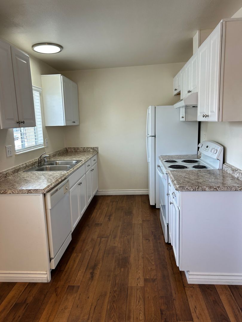 El Cajon Apartment: 390 S.Mollison Ave