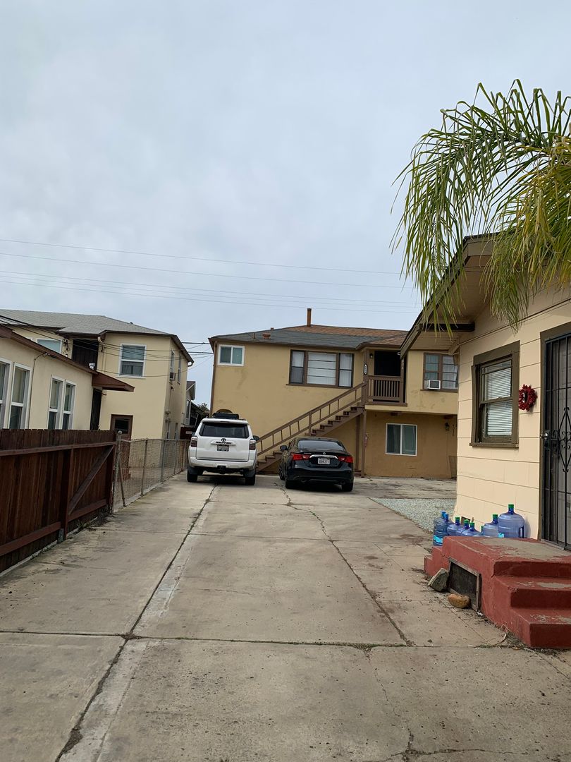 San Diego Apartment: 4040 Mississippi St.