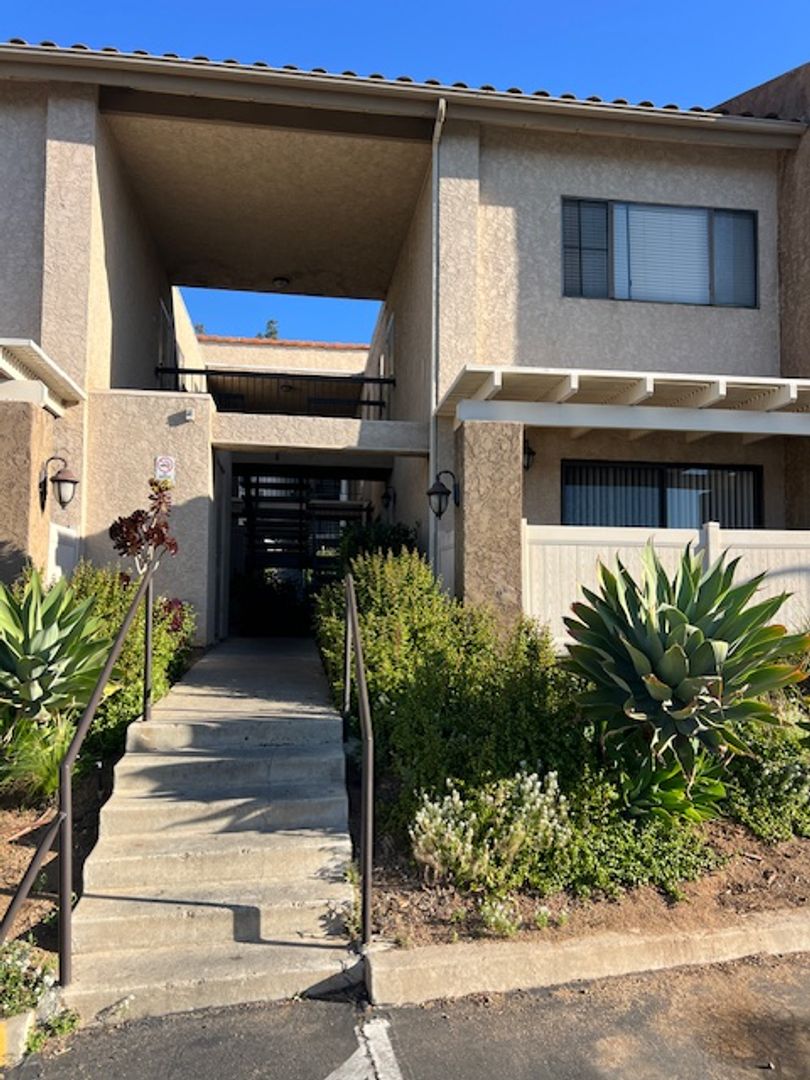El Cajon Apartment: 1546 Broadway