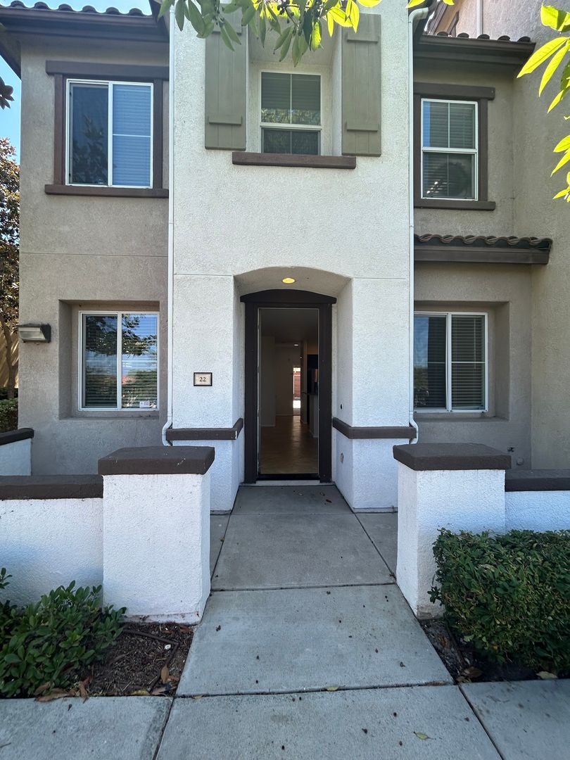 Chula Vista House: 2155 Caminito Leonzio #22