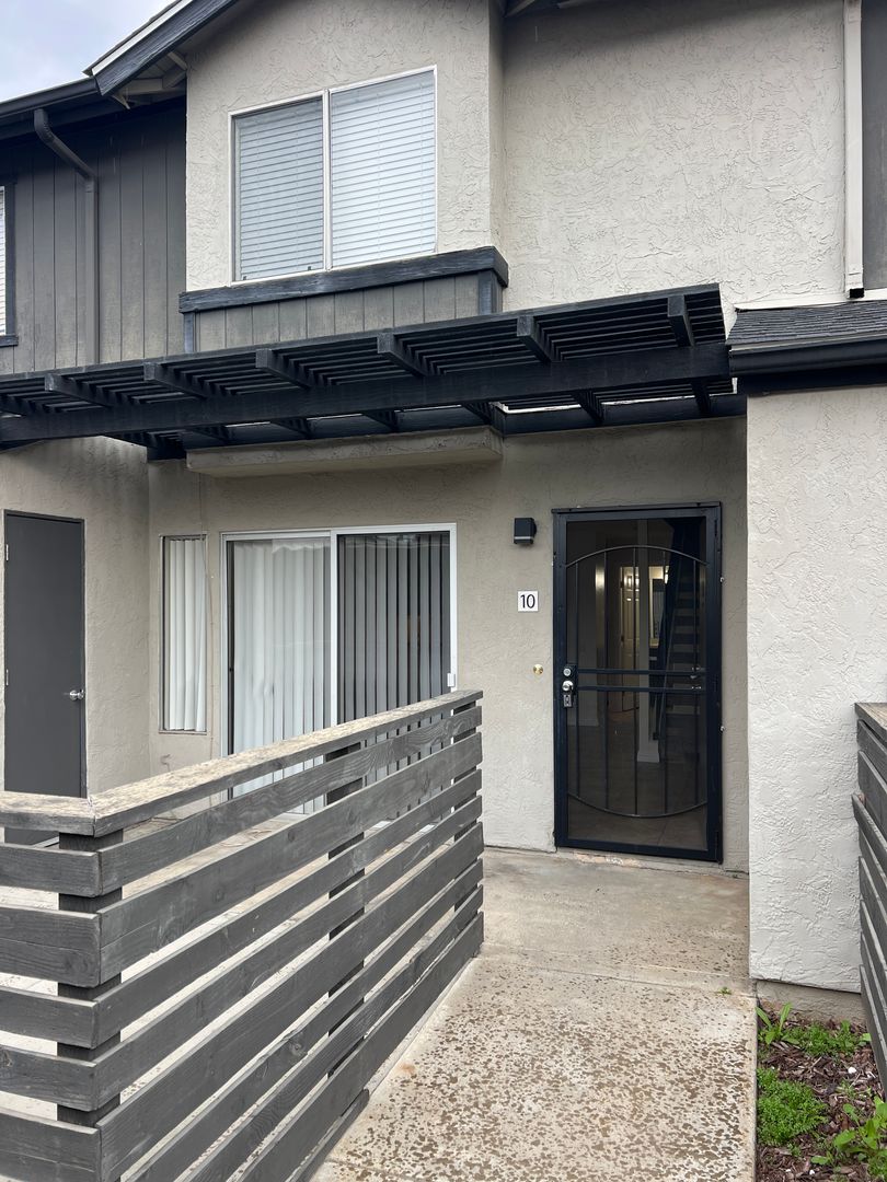 El Cajon Apartment: 1322 N First Street