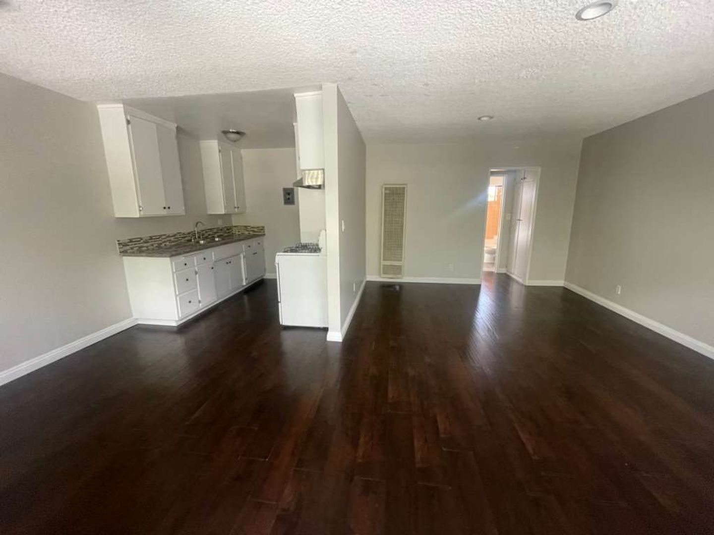 Los Angeles Apartment: 220 N. Avenue 57