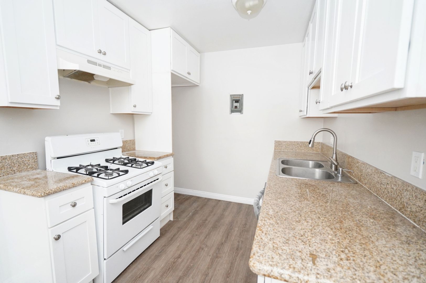 Los Angeles Apartment: 220 N. Avenue 57