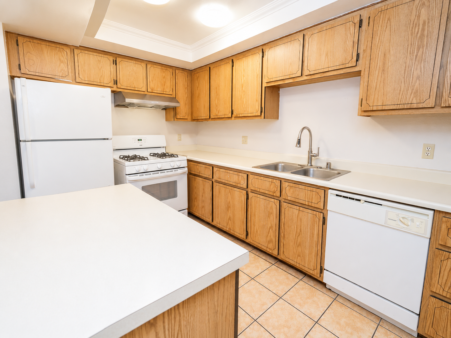 Banning Apartment: 5001-5059 W Wilson St