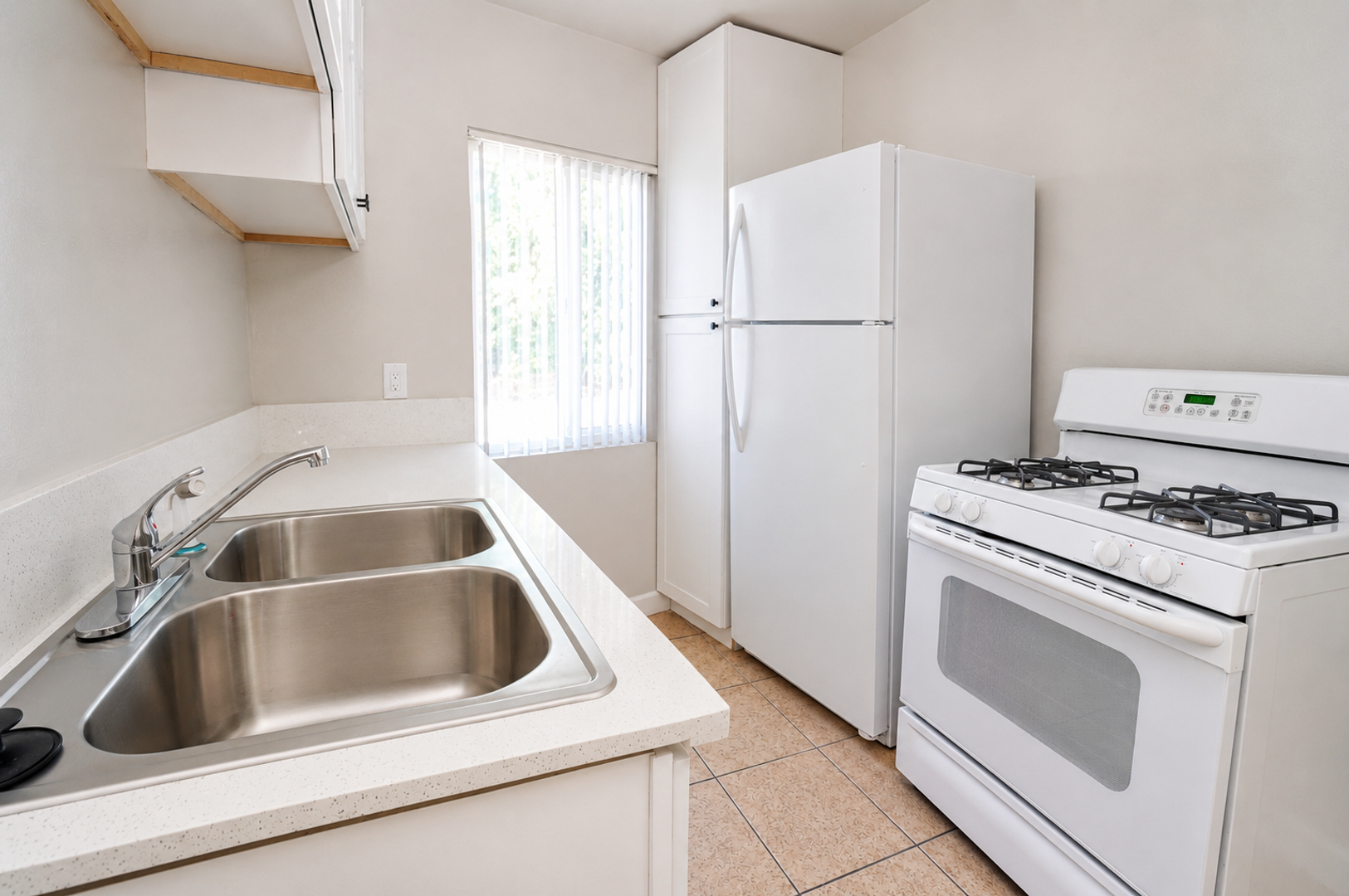 Pomona Apartment: 766-812 S. Dudley St..