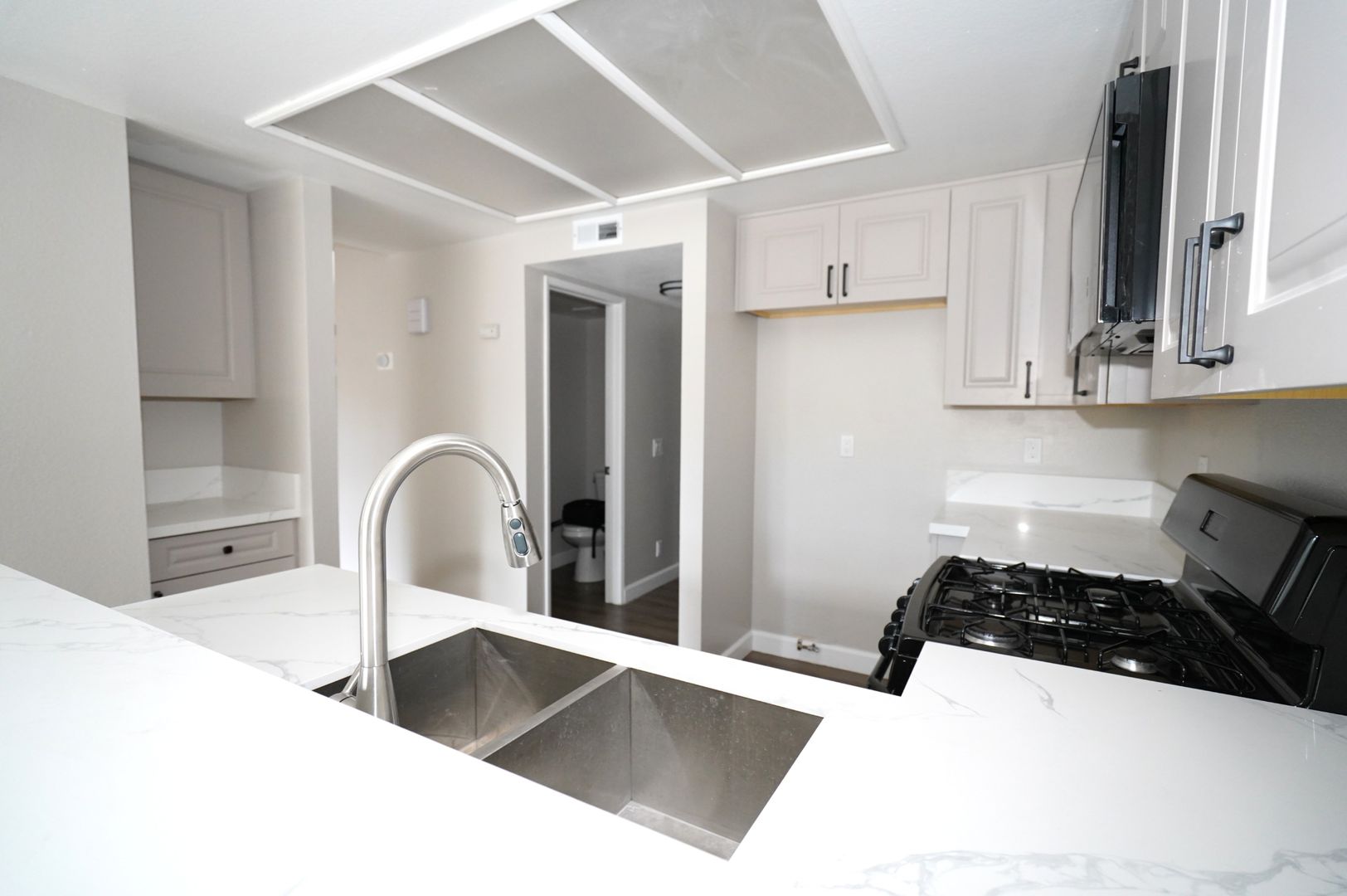 Ontario Apartment: 1112 S. Cypress Ave.