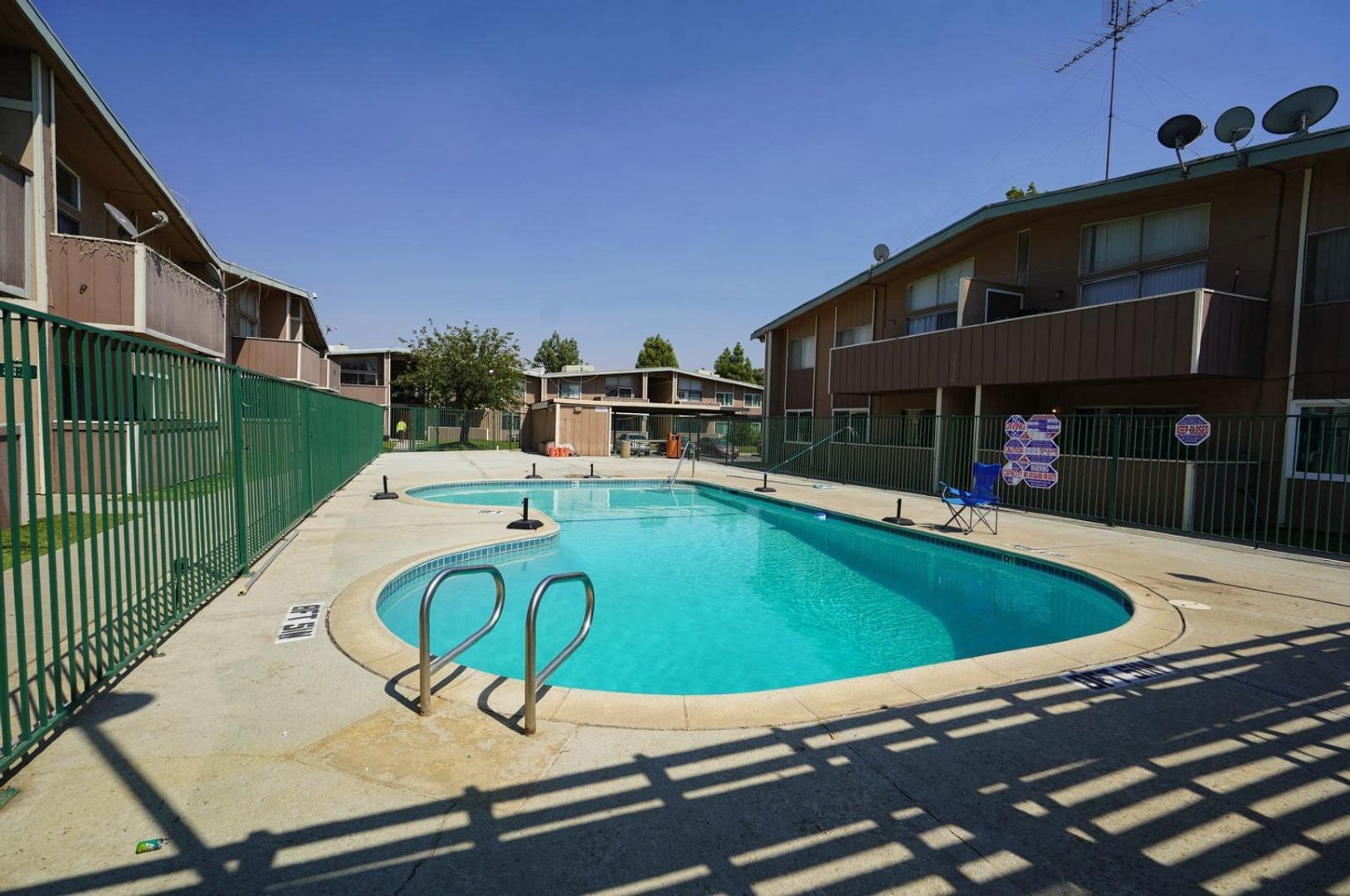 Banning Apartment: 5001-5059 W Wilson St