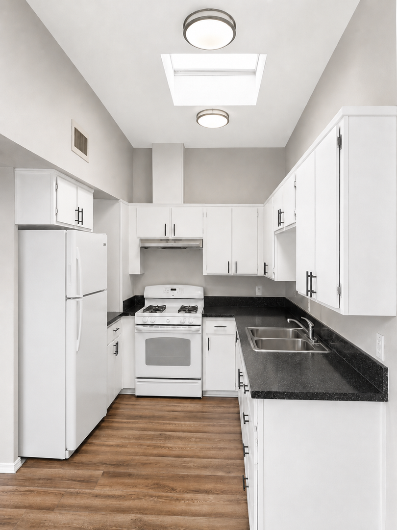 Banning Apartment: 5001-5059 W Wilson St