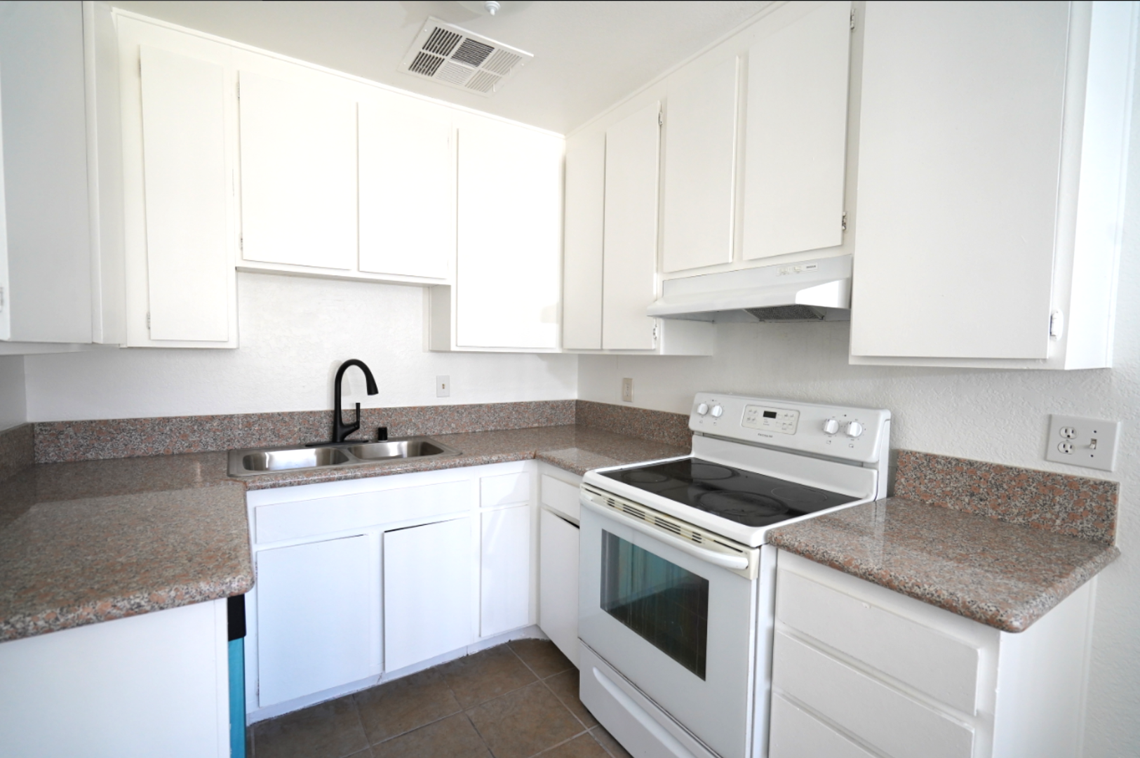 Palm Springs Apartment: 557 S. El Cielo Road