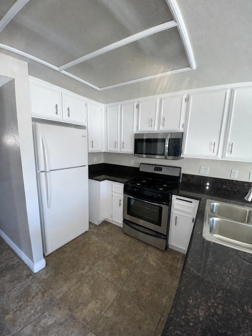 Ontario Apartment: 1112 S. Cypress Ave.