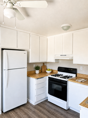 2 Bedroom / 1 Bath in Victorville - Gated Complex, Spacious Apartment w/ Pool