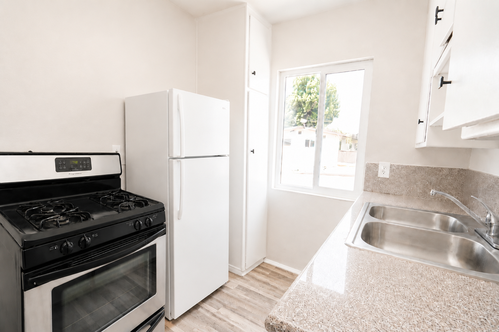 Pomona Apartment: 766-812 S. Dudley St..