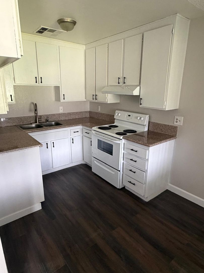 Palm Springs Apartment: 557 S. El Cielo Road