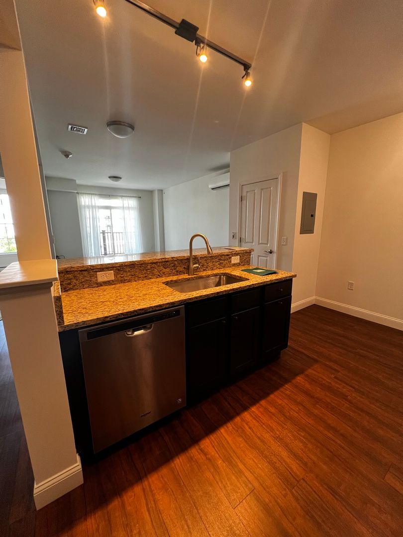 Colchester Apartment: 102 Perimeter Drive