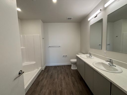 Listing photo thumbnail